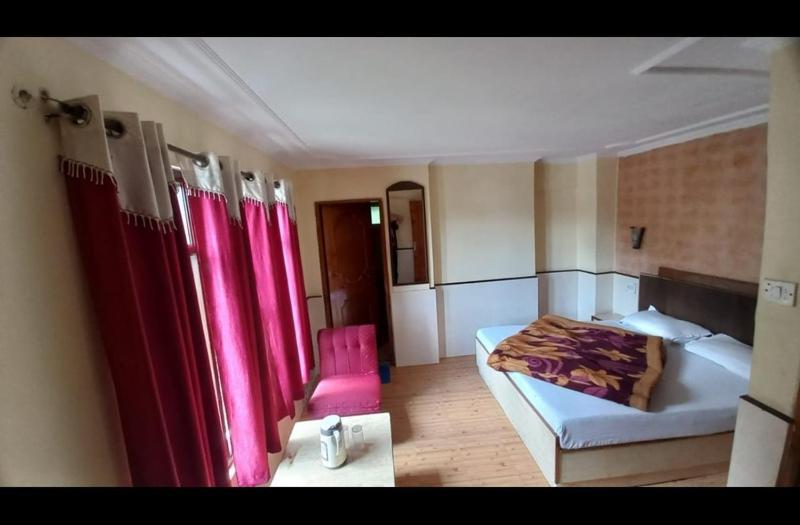Hotel Harbans Simlá Kültér fotó