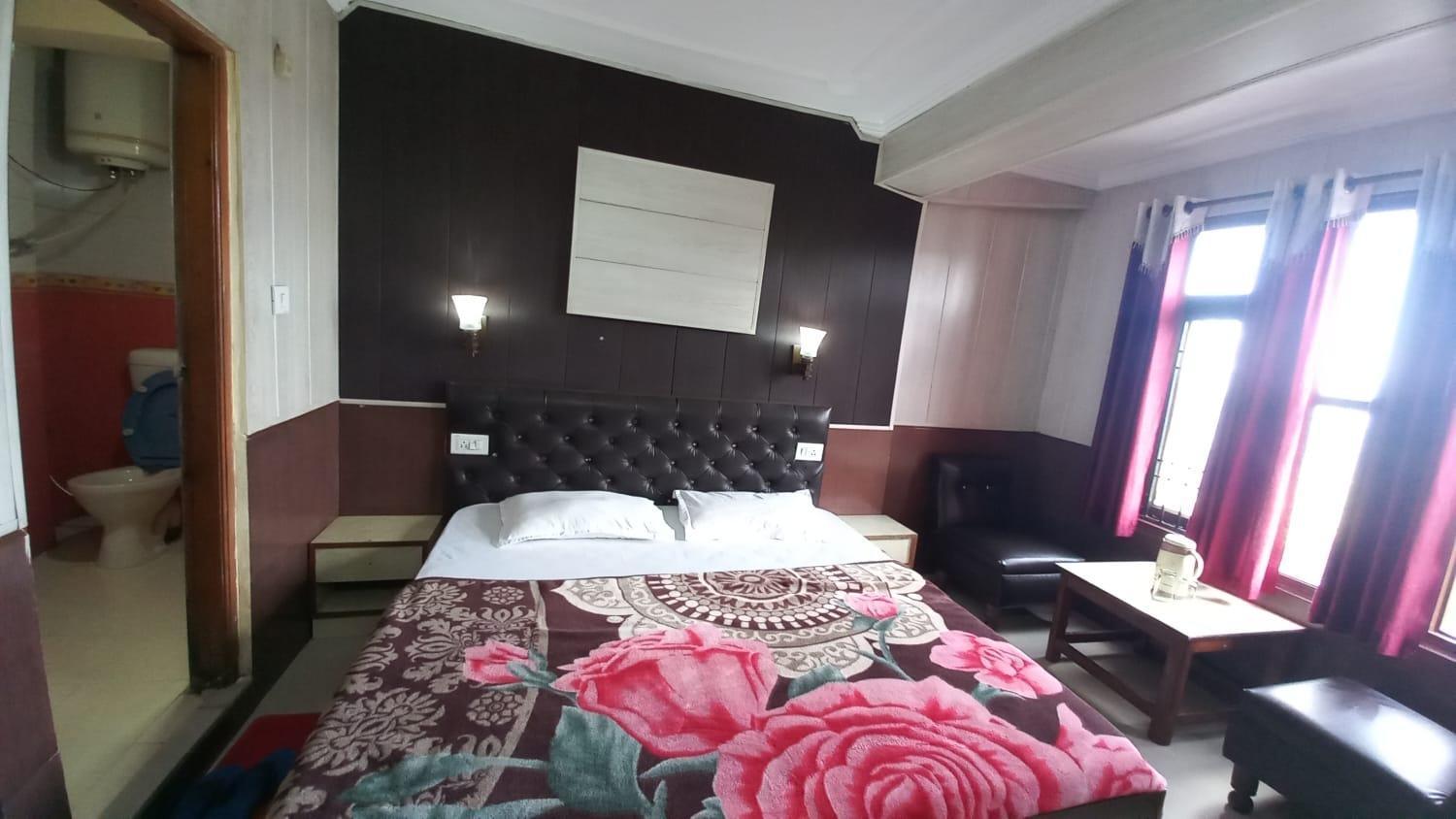 Hotel Harbans Simlá Kültér fotó